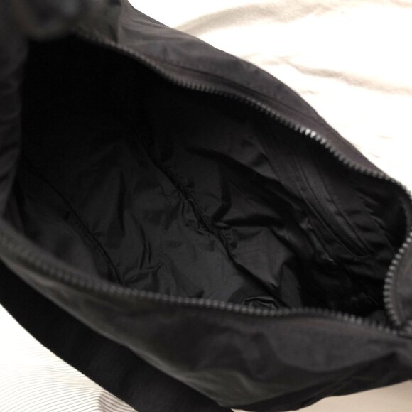 BAGGU Medium Nylon Crescent Bag - 37.5" strap - Like New - Picture 6 of 8